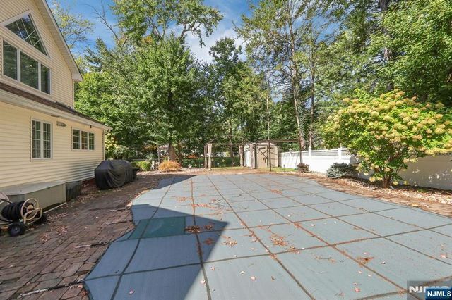 59 Lockwood Drive, Waldwick, NJ 07463