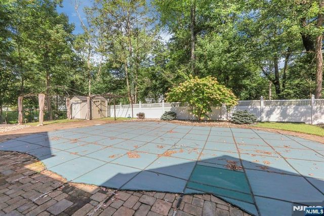 59 Lockwood Drive, Waldwick, NJ 07463