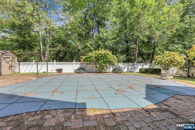59 Lockwood Drive, Waldwick, NJ 07463