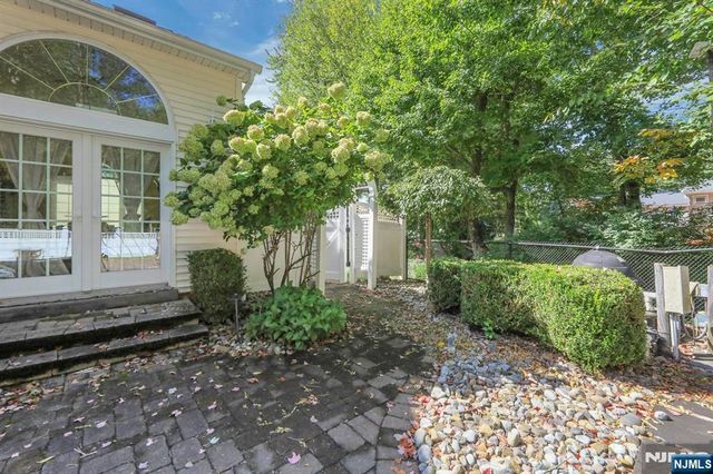 59 Lockwood Drive, Waldwick, NJ 07463