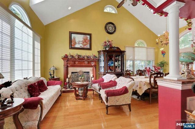 59 Lockwood Drive, Waldwick, NJ 07463