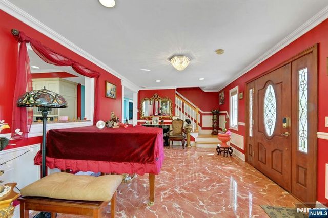 59 Lockwood Drive, Waldwick, NJ 07463