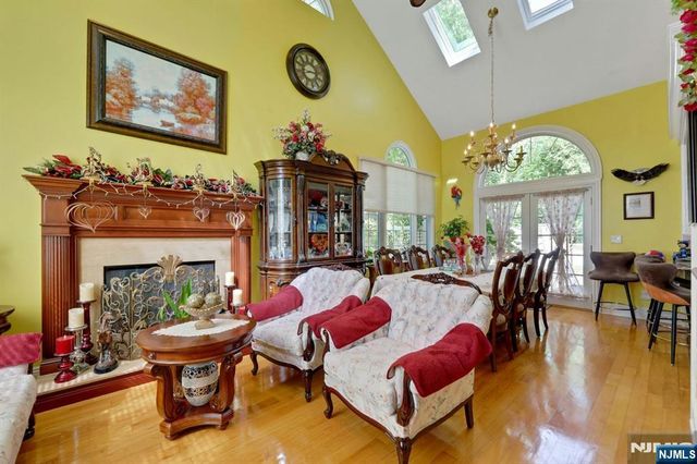 59 Lockwood Drive, Waldwick, NJ 07463