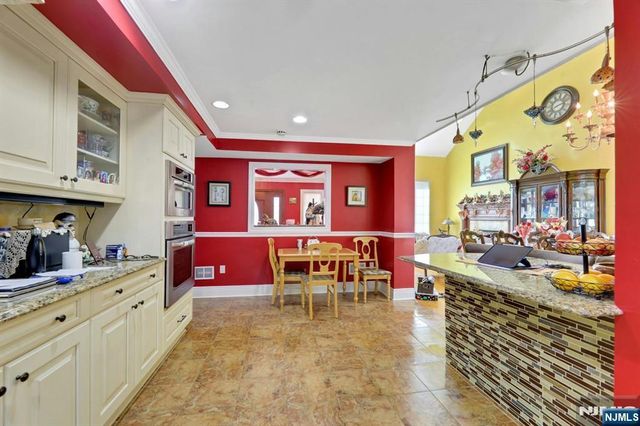 59 Lockwood Drive, Waldwick, NJ 07463