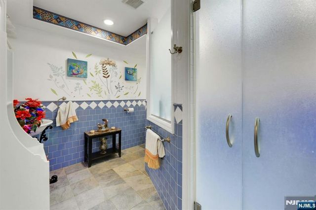 59 Lockwood Drive, Waldwick, NJ 07463