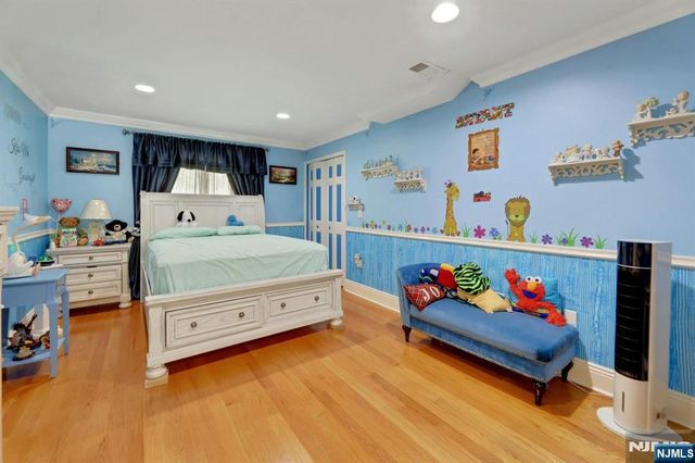 59 Lockwood Drive, Waldwick, NJ 07463