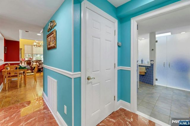 59 Lockwood Drive, Waldwick, NJ 07463