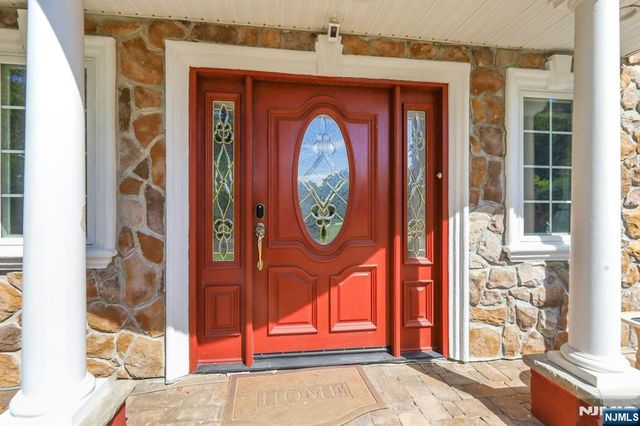 59 Lockwood Drive, Waldwick, NJ 07463