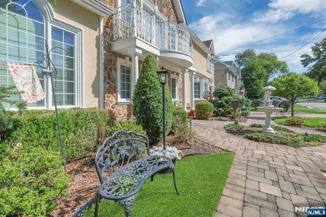 59 Lockwood Drive, Waldwick, NJ 07463
