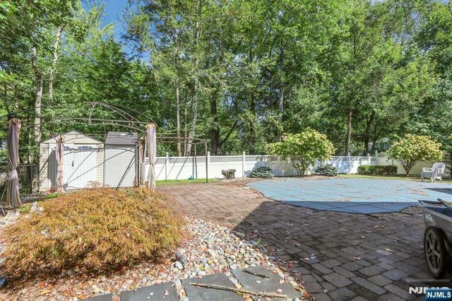 59 Lockwood Drive, Waldwick, NJ 07463