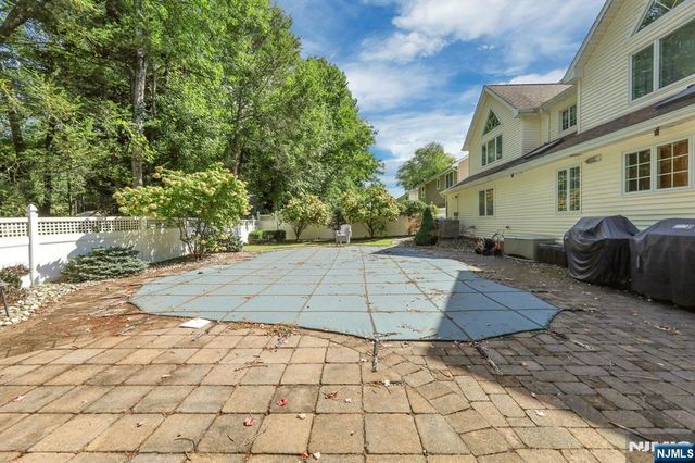 59 Lockwood Drive, Waldwick, NJ 07463