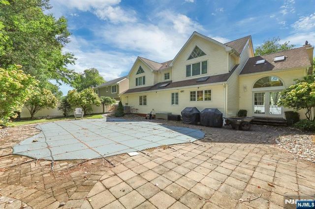 59 Lockwood Drive, Waldwick, NJ 07463