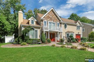 59 Lockwood Drive, Waldwick, NJ 07463