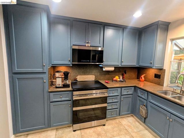 1892 London DR, Benicia, CA 94510