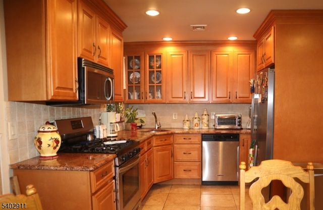 97 Squaw Brook Rd, North Haledon Boro, NJ 07508