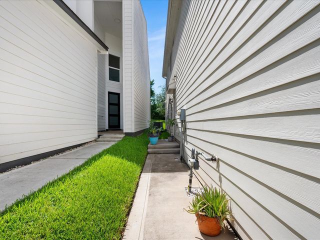 254 Capetown, Montgomery, TX 77356