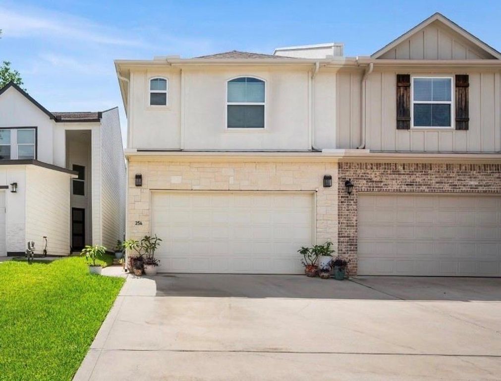 254 Capetown, Montgomery, TX 77356