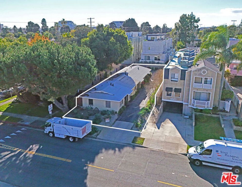 1851 S Barrington Avenue, Los Angeles, CA 90025
