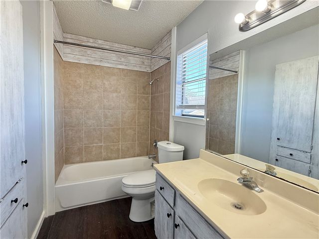 4401 River Valley Dr 201, Corpus Christi, TX 78410