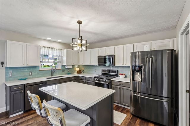 1704 W Ash Drive, Avon, OH 44011
