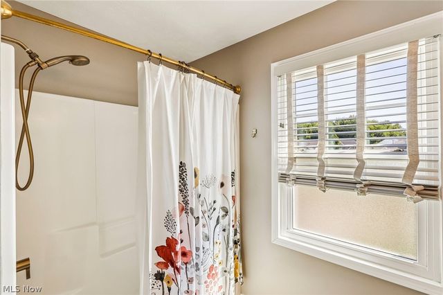 1704 W Ash Drive, Avon, OH 44011