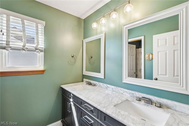 1704 W Ash Drive, Avon, OH 44011
