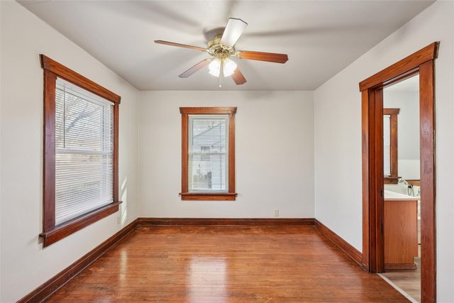 613 S 4th Avenue W, Newton, IA 50208