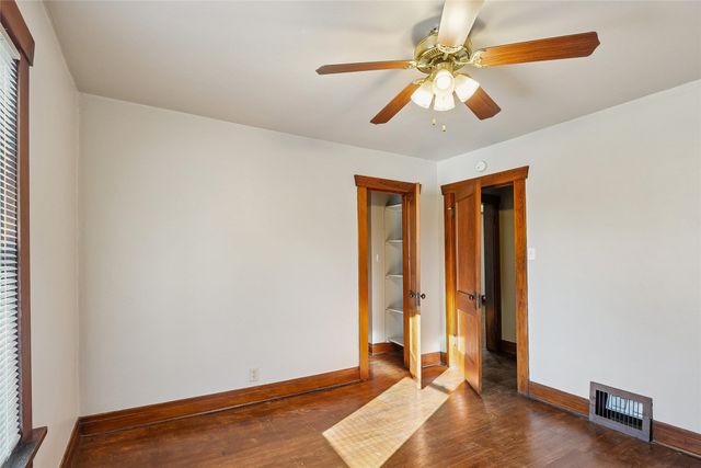 613 S 4th Avenue W, Newton, IA 50208