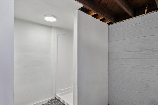 613 S 4th Avenue W, Newton, IA 50208