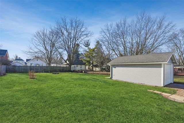 613 S 4th Avenue W, Newton, IA 50208