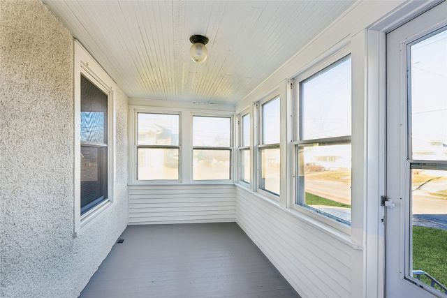 613 S 4th Avenue W, Newton, IA 50208