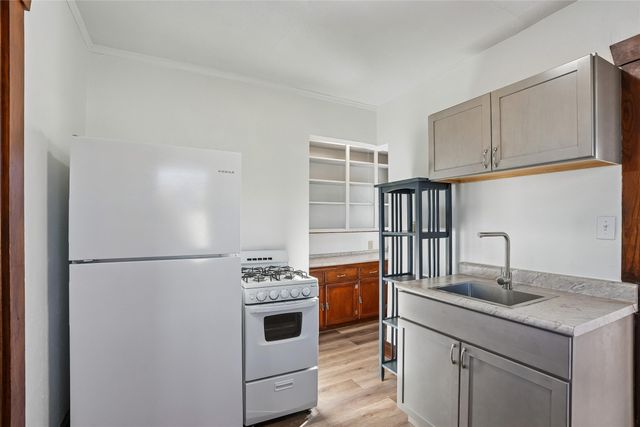 613 S 4th Avenue W, Newton, IA 50208