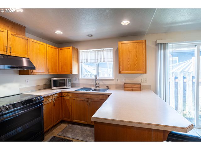 3370 MARION St Se, Albany, OR 97322