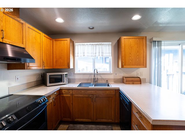 3370 MARION St Se, Albany, OR 97322