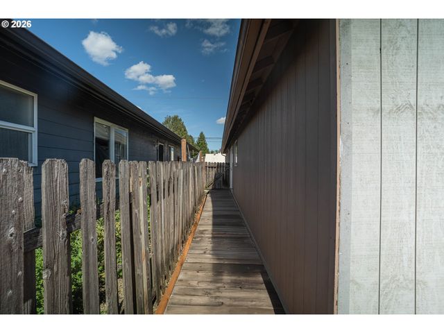3370 MARION St Se, Albany, OR 97322
