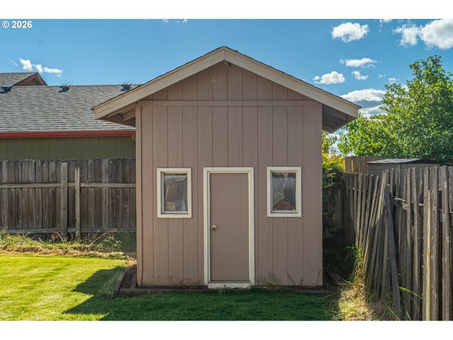 3370 MARION St Se, Albany, OR 97322