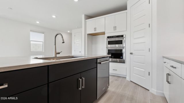 9739 S 12TH Street S, Phoenix, AZ 85042