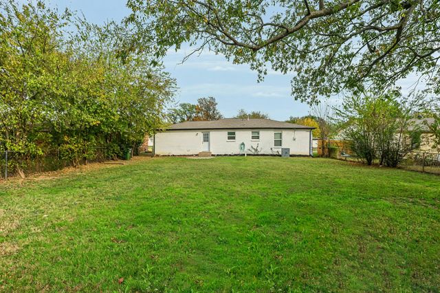 913 Zelda Drive, Hurst, TX 76053