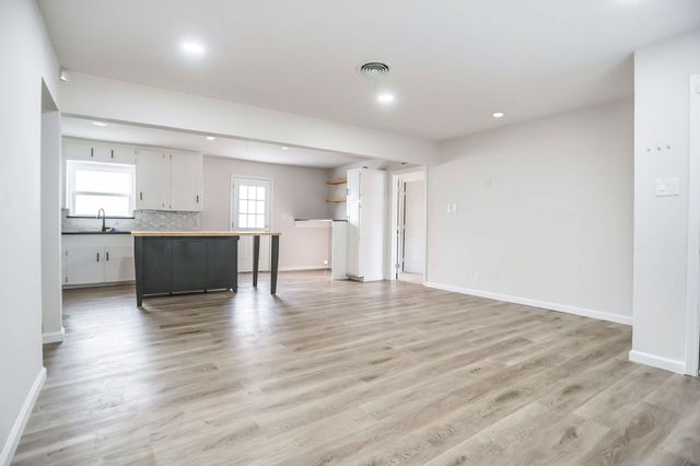 913 Zelda Drive, Hurst, TX 76053