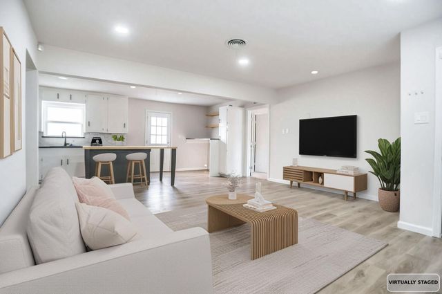 913 Zelda Drive, Hurst, TX 76053