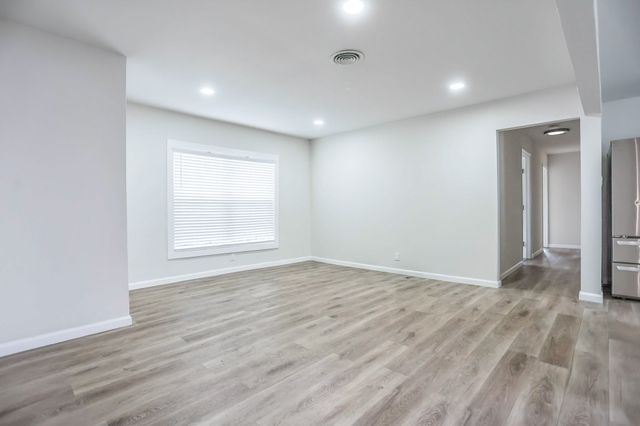 913 Zelda Drive, Hurst, TX 76053