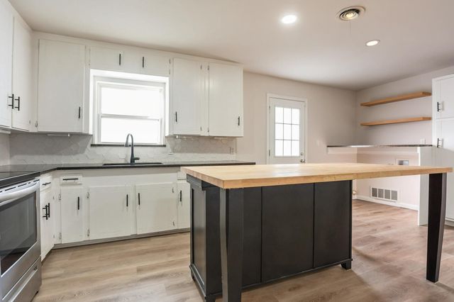 913 Zelda Drive, Hurst, TX 76053