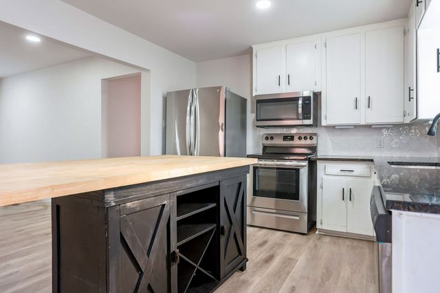 913 Zelda Drive, Hurst, TX 76053