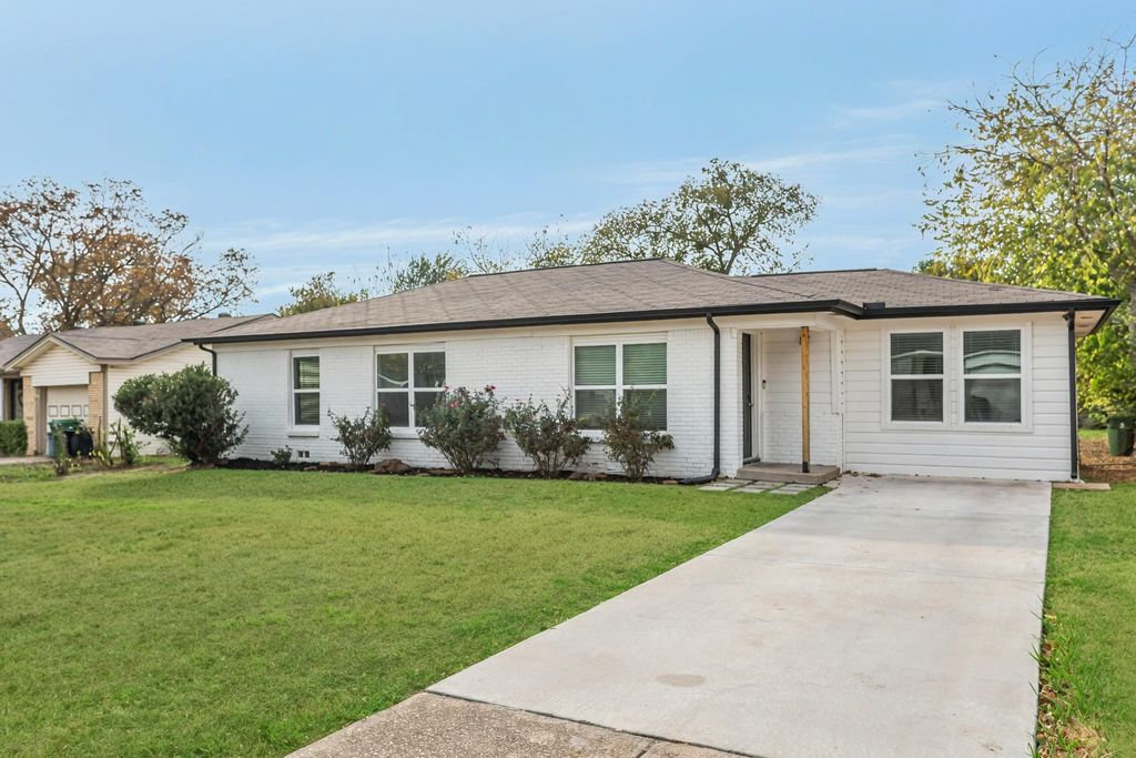 913 Zelda Drive, Hurst, TX 76053