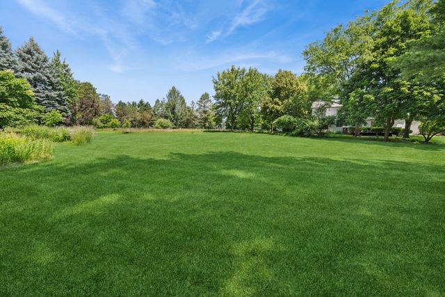 205 Whitaker Court, Woodstock, IL 60098