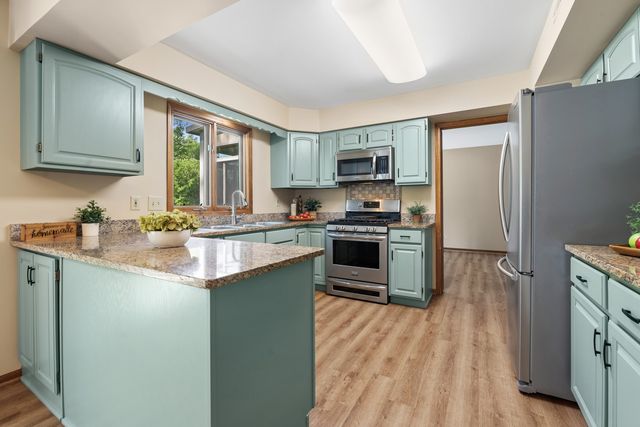 205 Whitaker Court, Woodstock, IL 60098