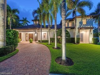 131 3rd ST N, Naples, FL 34102