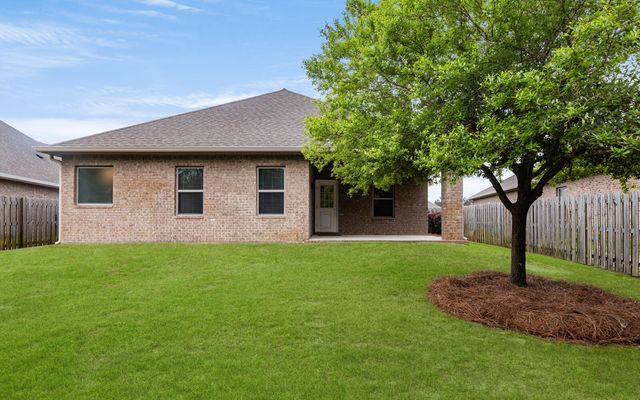 379 Whitman Way, Freeport, FL 32439
