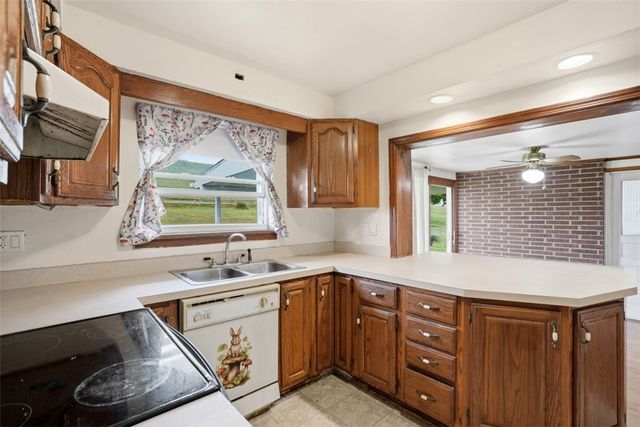68 Armstrong Dr, Canton Twp, PA 15301