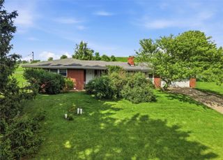 68 Armstrong Dr, Canton Twp, PA 15301